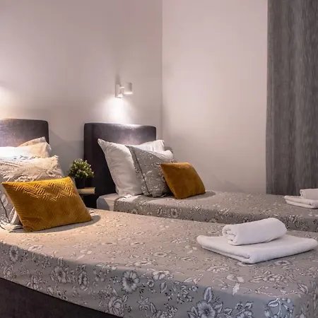 Apartment Navale With A Roof Terrace And A Heated Pool Trogir