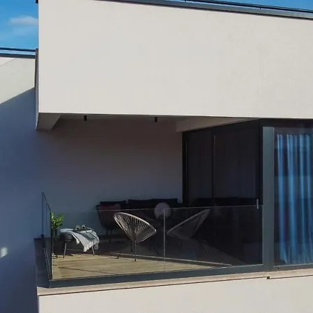 Navale With A Roof Terrace And A Heated Pool 公寓 特罗吉尔
