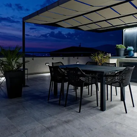 Navale With A Roof Terrace And A Heated Pool Lägenhet