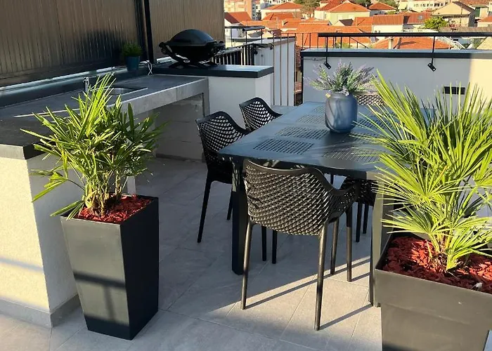 公寓 Navale With A Roof Terrace And A Heated Pool 特罗吉尔