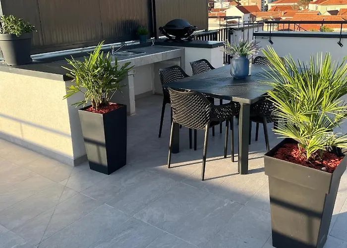 公寓 Navale With A Roof Terrace And A Heated Pool *
