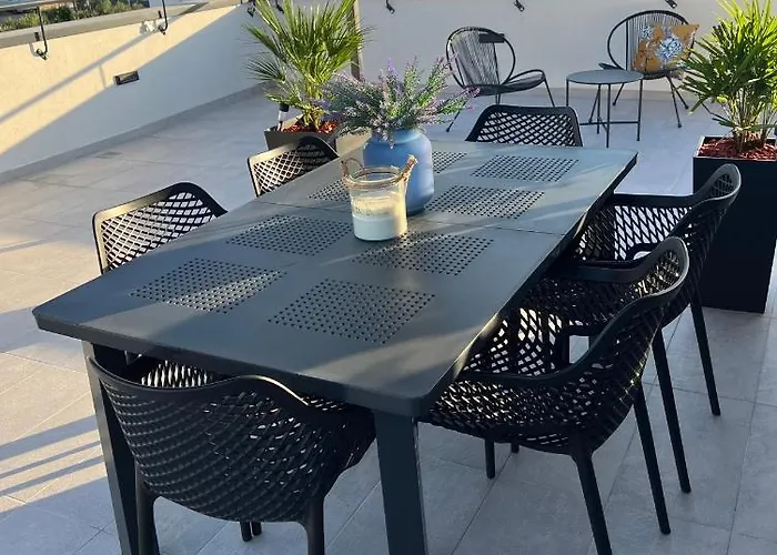 公寓 Navale With A Roof Terrace And A Heated Pool *