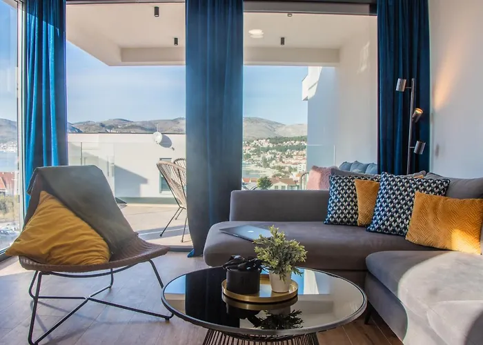 Navale With A Roof Terrace And A Heated Pool 公寓 特罗吉尔