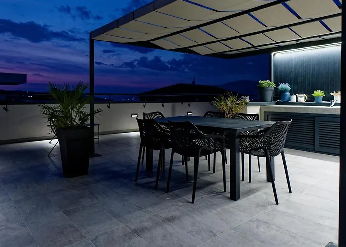 Navale With A Roof Terrace And A Heated Pool 公寓
