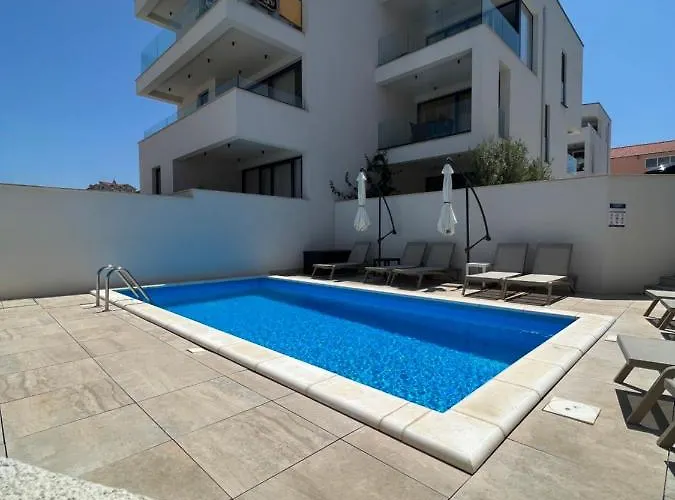 Navale With A Roof Terrace And A Heated Pool * 特罗吉尔